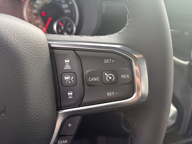 Ram 1500 Vehicle Full-screen Gallery Image 19