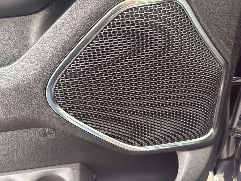 Ram 1500 Vehicle Full-screen Gallery Image 25