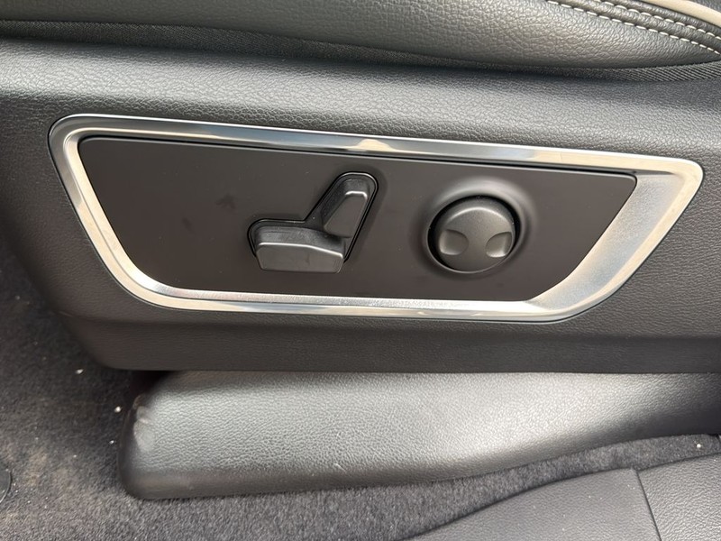 Ram 1500 Vehicle Full-screen Gallery Image 26