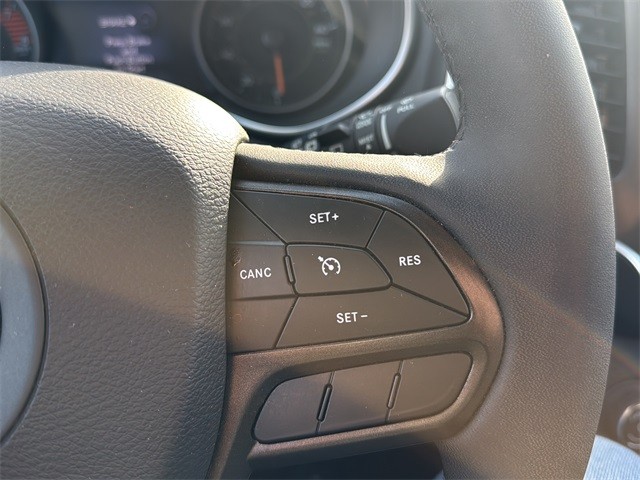 Jeep Cherokee Vehicle Full-screen Gallery Image 10