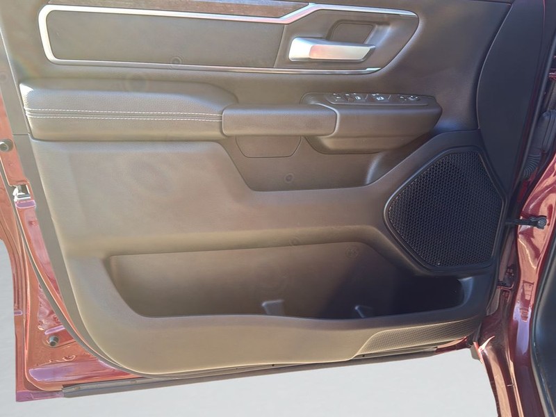 Ram 1500 Vehicle Full-screen Gallery Image 11