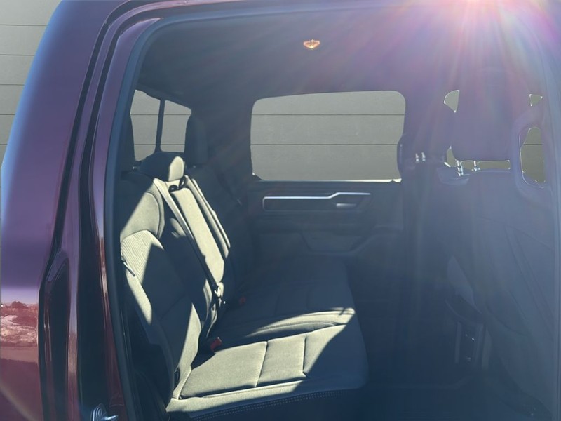 Ram 1500 Vehicle Full-screen Gallery Image 14