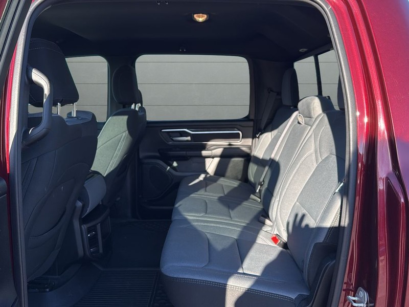 Ram 1500 Vehicle Full-screen Gallery Image 16