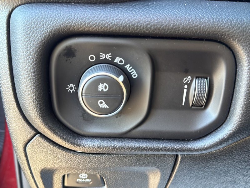 Ram 1500 Vehicle Full-screen Gallery Image 17