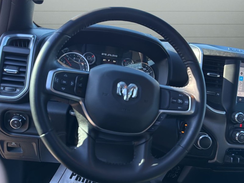 Ram 1500 Vehicle Full-screen Gallery Image 26