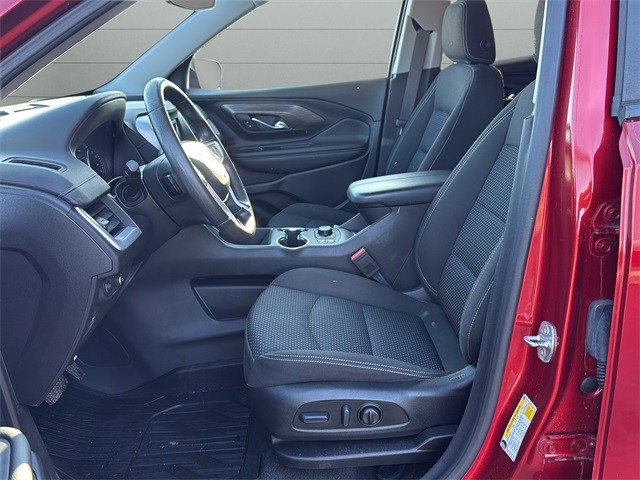 GMC Terrain Vehicle Full-screen Gallery Image 10