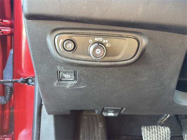 GMC Terrain Vehicle Full-screen Gallery Image 18