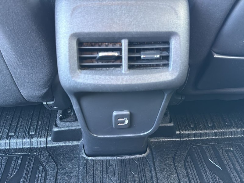 GMC Terrain Vehicle Full-screen Gallery Image 17