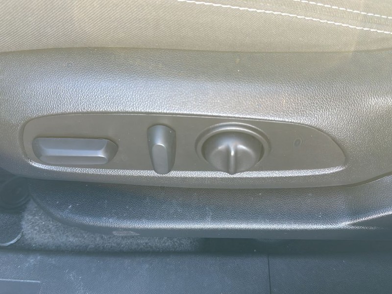 GMC Terrain Vehicle Full-screen Gallery Image 24