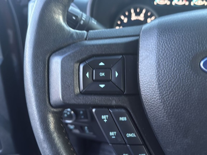 Ford F-150 Vehicle Full-screen Gallery Image 9