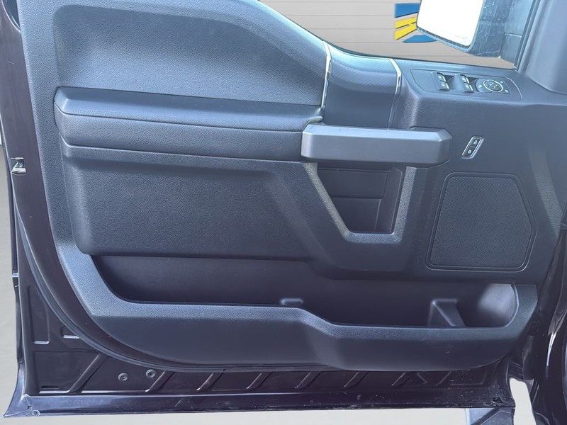 Ford F-150 Vehicle Full-screen Gallery Image 11