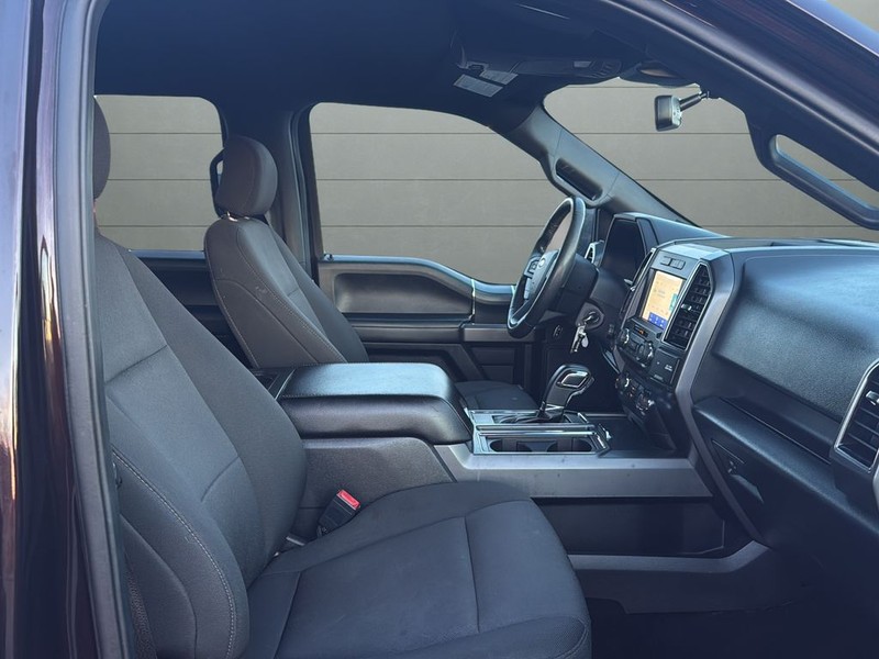 Ford F-150 Vehicle Full-screen Gallery Image 15