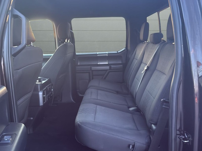 Ford F-150 Vehicle Full-screen Gallery Image 16