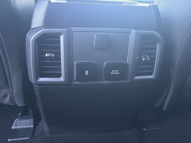 Ford F-150 Vehicle Full-screen Gallery Image 17