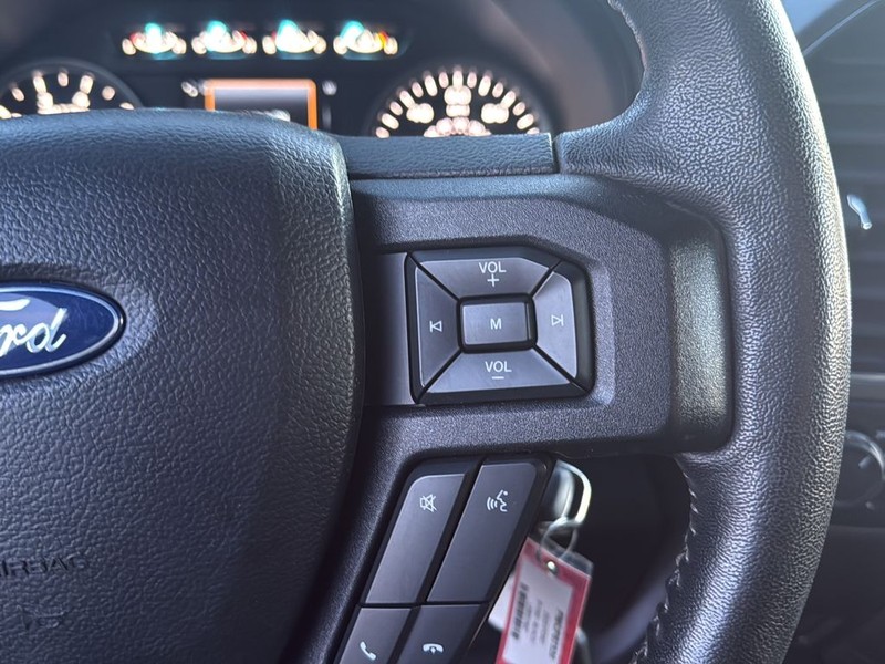 Ford F-150 Vehicle Full-screen Gallery Image 19