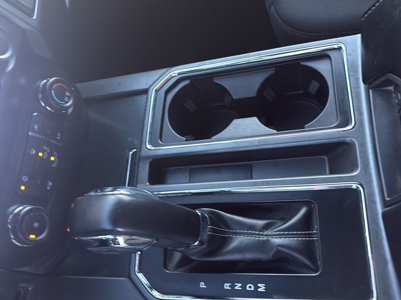 Ford F-150 Vehicle Full-screen Gallery Image 20