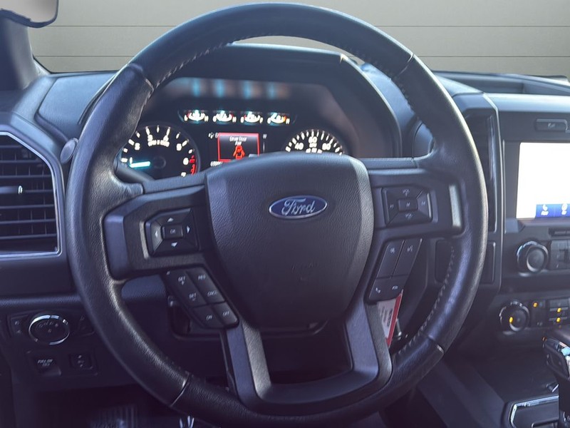 Ford F-150 Vehicle Full-screen Gallery Image 25