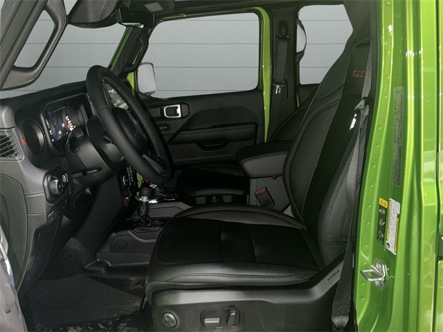 Jeep Wrangler Vehicle Full-screen Gallery Image 10