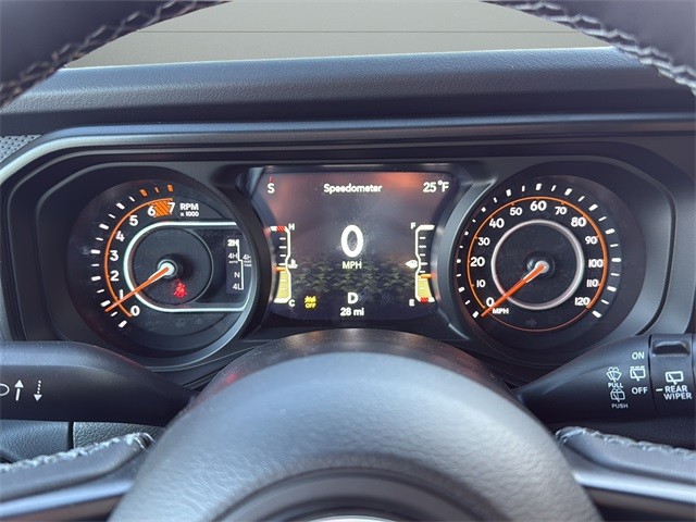 Jeep Wrangler Vehicle Full-screen Gallery Image 13