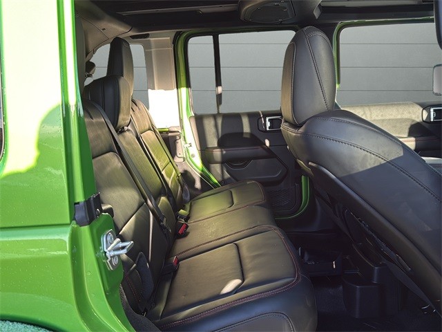 Jeep Wrangler Vehicle Full-screen Gallery Image 14