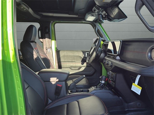 Jeep Wrangler Vehicle Full-screen Gallery Image 15