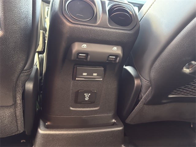 Jeep Wrangler Vehicle Full-screen Gallery Image 17