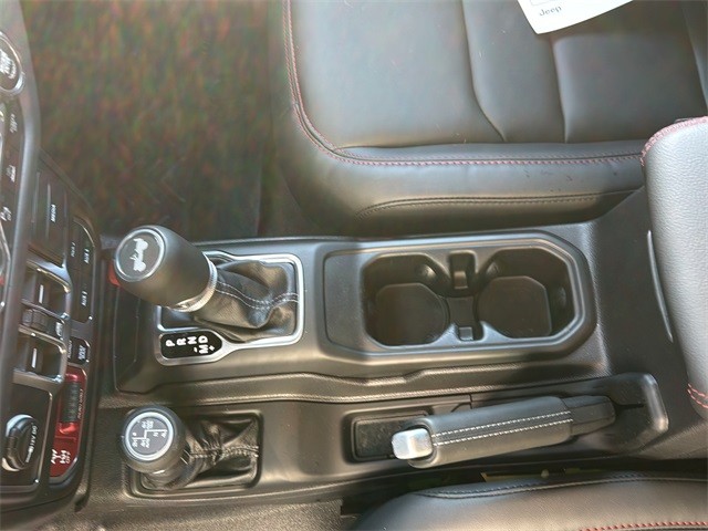 Jeep Wrangler Vehicle Full-screen Gallery Image 21
