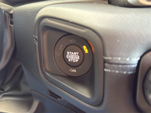 Jeep Wrangler Vehicle Full-screen Gallery Image 24