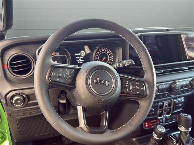 Jeep Wrangler Vehicle Full-screen Gallery Image 27