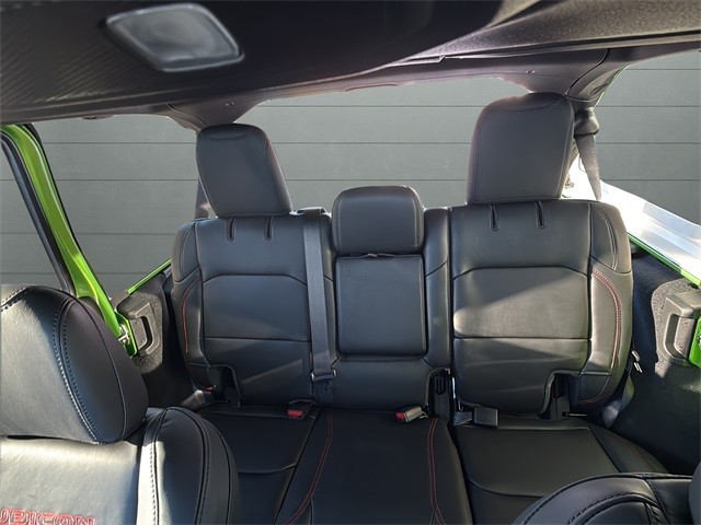 Jeep Wrangler Vehicle Full-screen Gallery Image 28