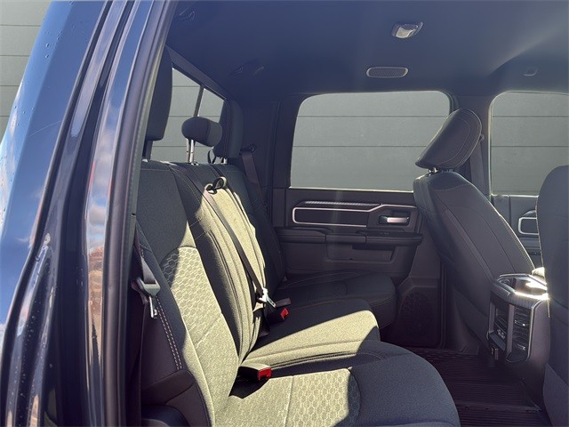 Ram 2500 Vehicle Full-screen Gallery Image 14