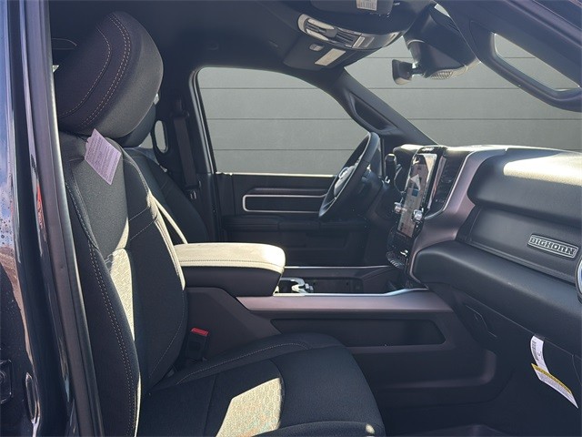 Ram 2500 Vehicle Full-screen Gallery Image 15