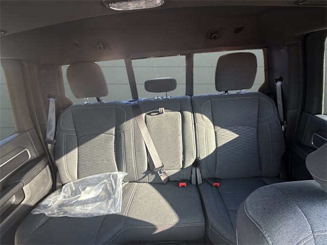 Ram 2500 Vehicle Full-screen Gallery Image 27