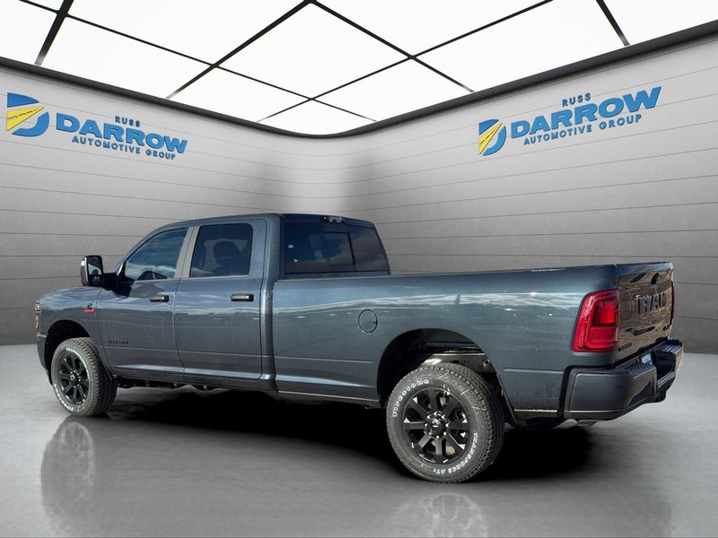 Ram 2500 Vehicle Full-screen Gallery Image 3