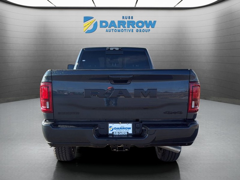 Ram 2500 Vehicle Full-screen Gallery Image 4