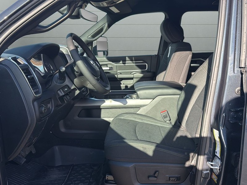 Ram 2500 Vehicle Full-screen Gallery Image 10