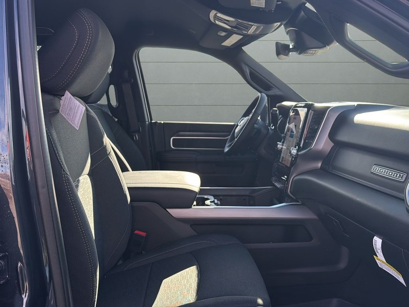 Ram 2500 Vehicle Full-screen Gallery Image 15