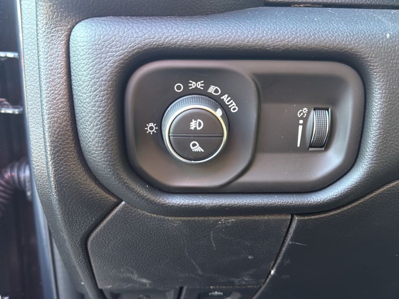 Ram 2500 Vehicle Full-screen Gallery Image 18