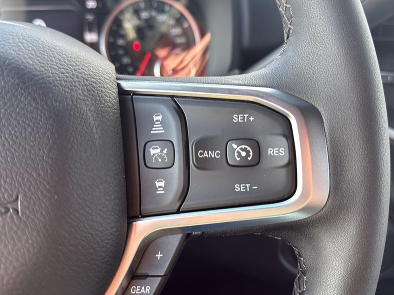 Ram 2500 Vehicle Full-screen Gallery Image 19