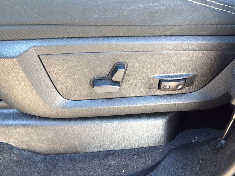 Ram 2500 Vehicle Full-screen Gallery Image 25