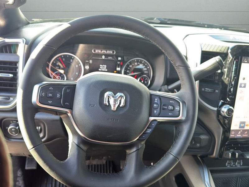 Ram 2500 Vehicle Full-screen Gallery Image 26