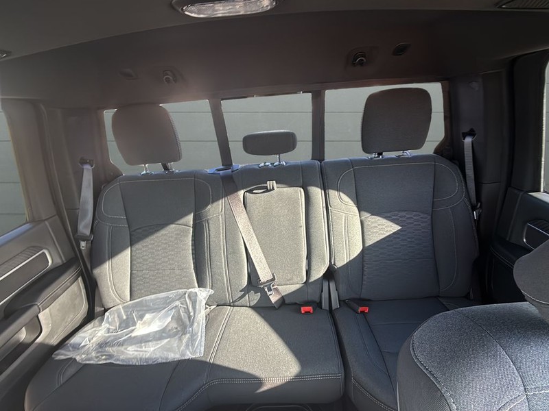 Ram 2500 Vehicle Full-screen Gallery Image 27