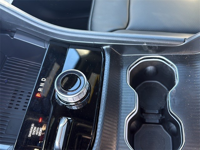 Jeep Grand Cherokee Vehicle Full-screen Gallery Image 22