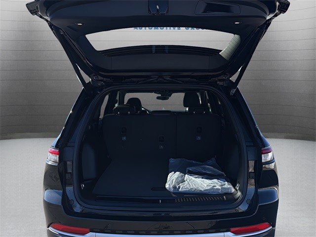 Jeep Grand Cherokee Vehicle Full-screen Gallery Image 26