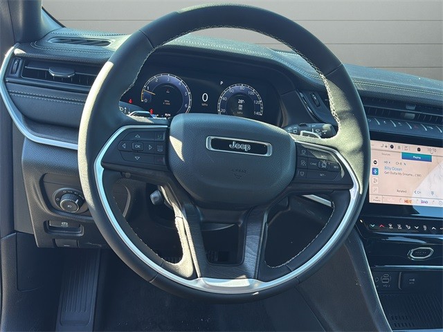 Jeep Grand Cherokee Vehicle Full-screen Gallery Image 28