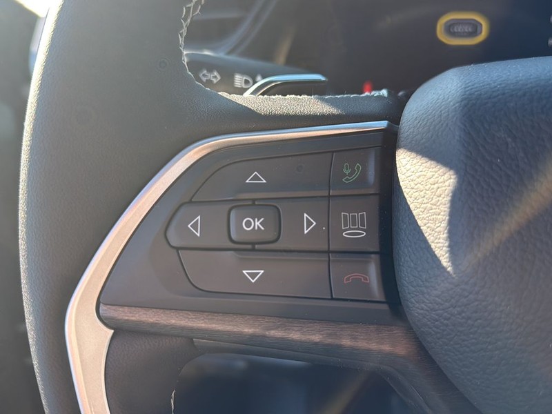 Jeep Grand Cherokee Vehicle Full-screen Gallery Image 9