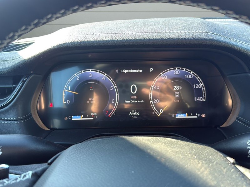 Jeep Grand Cherokee Vehicle Full-screen Gallery Image 13