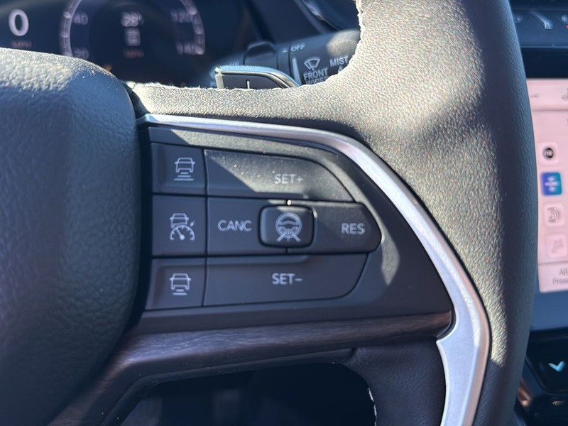 Jeep Grand Cherokee Vehicle Full-screen Gallery Image 20