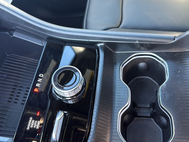 Jeep Grand Cherokee Vehicle Full-screen Gallery Image 22