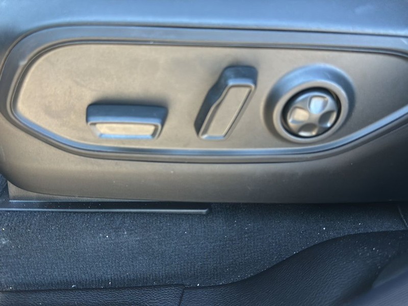 Jeep Grand Cherokee Vehicle Full-screen Gallery Image 27